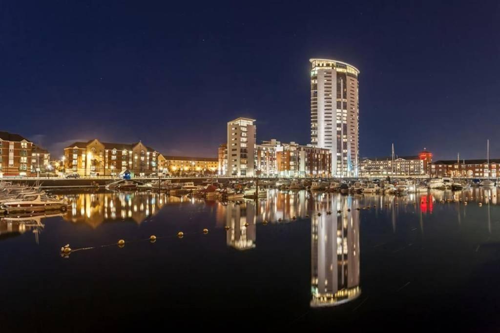 شقة Beach On The Doorstep Meridian Tower Marina سوانسي المظهر الخارجي الصورة