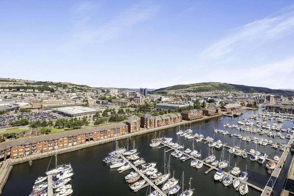 شقة Beach On The Doorstep Meridian Tower Marina سوانسي المظهر الخارجي الصورة