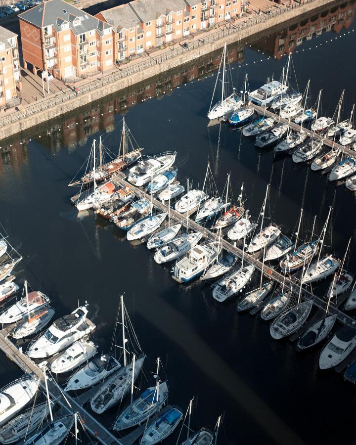 شقة Beach On The Doorstep Meridian Tower Marina سوانسي المظهر الخارجي الصورة
